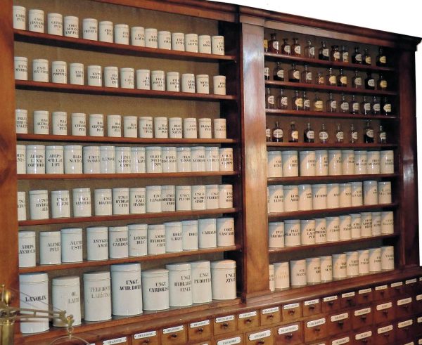 Apothekerschrank