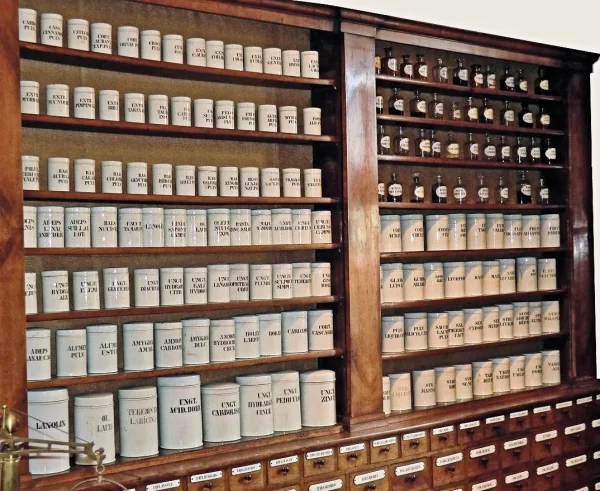 Apothekenregal